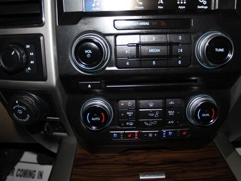Used 2018 Ford F150 Lariat w/ Equipment Group 502A Luxury AWD/4WD image 23