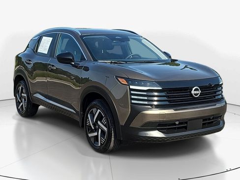 Used 2026 Nissan Kicks SV w/ Charging Package FWD image 2
