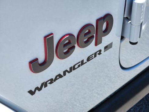 Used 2025 Jeep Wrangler Unlimited Rubicon AWD/4WD image 27