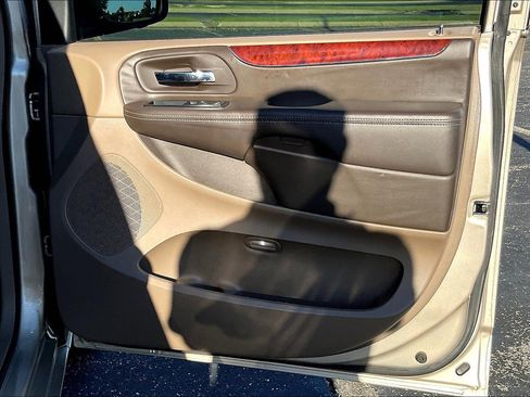 Used 2012 Chrysler Town & Country Touring w/ Entertainment Group #1 image 22