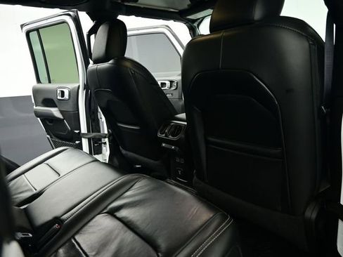 Used 2020 Jeep Gladiator Overland image 65