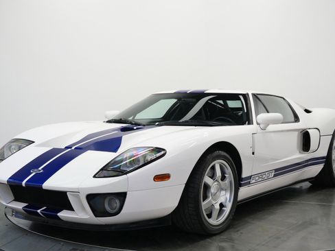 Used 2005 Ford GT RWD image 5