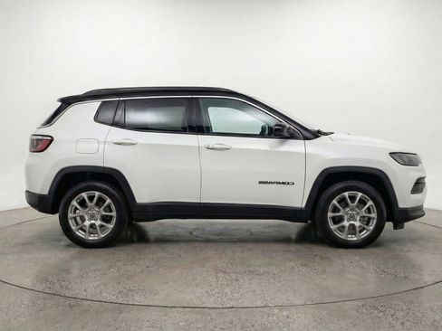 Used 2025 Jeep Compass Limited image 11