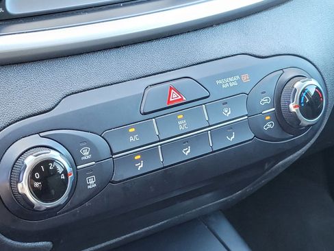 Used 2020 Kia Sorento LX image 25