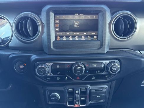 Used 2023 Jeep Gladiator Sport AWD/4WD image 32