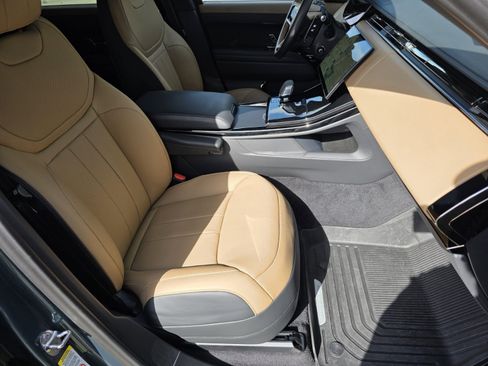 Certified 2024 Land Rover Range Rover Sport Dynamic SE image 3