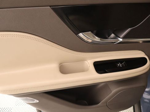 Used 2023 Lincoln Corsair FWD image 16