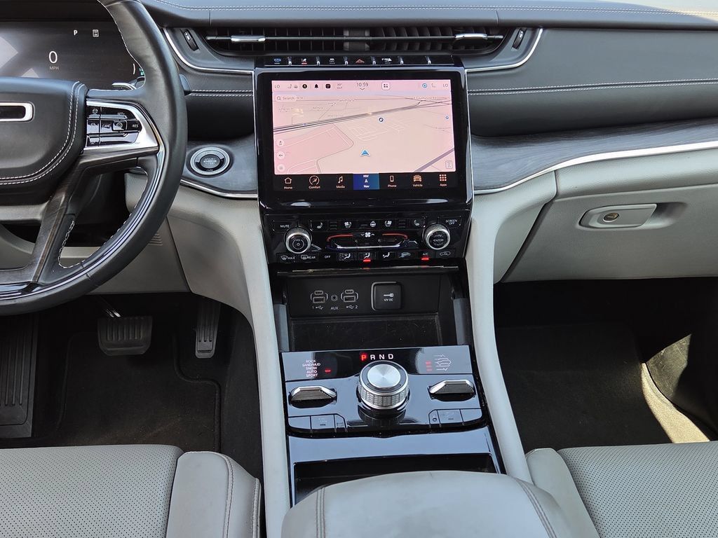 Used 2022 Jeep Grand Cherokee Overland w/ Advanced Protech Group III AWD/4WD image 9