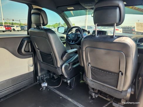 Used 2019 Dodge Grand Caravan SXT image 37