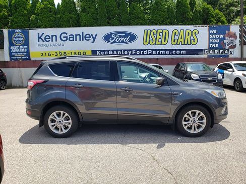 Used 2018 Ford Escape SE w/ SE Sync 3 Package FWD image 3