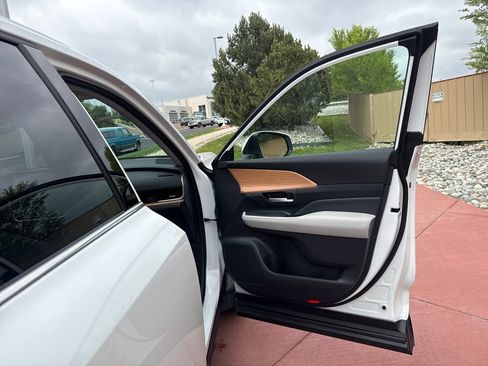 Used 2026 Toyota Grand Highlander AWD image 30