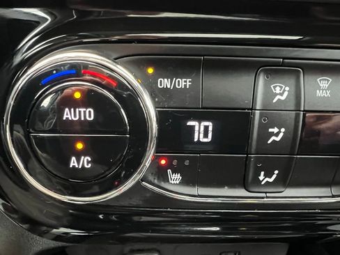 Used 2024 Chevrolet Trax LT w/ Sunroof Package image 31