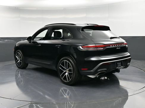 Certified 2025 Porsche Macan image 3