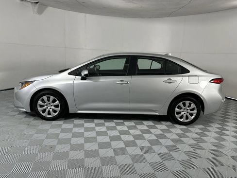Used 2025 Toyota Corolla LE FWD image 5