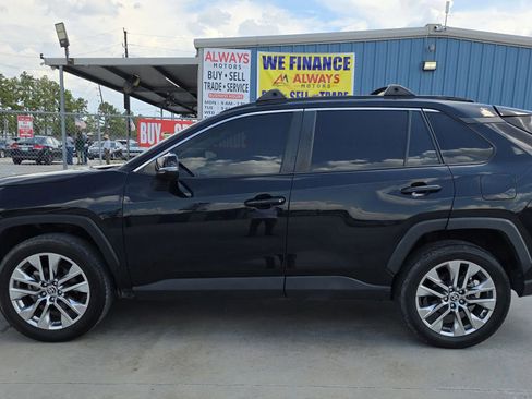 Used 2021 Toyota RAV4 XLE Premium FWD image 10