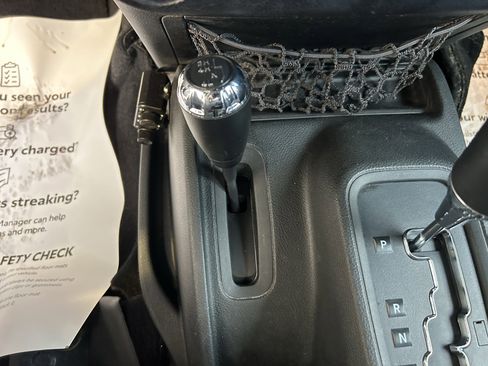 Used 2017 Jeep Wrangler Unlimited Sahara image 27