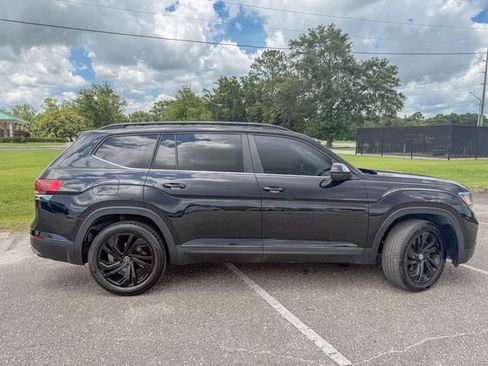 Used 2021 Volkswagen Atlas SE w/ Panoramic Sunroof Package FWD image 3