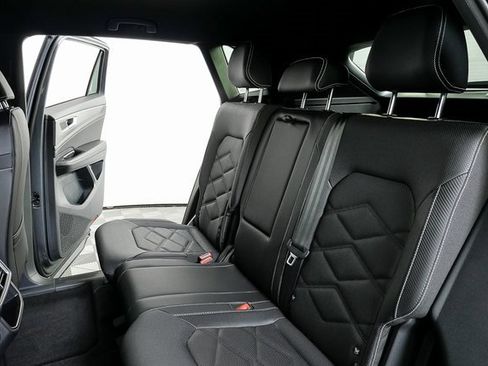 Certified 2025 Volkswagen Atlas Cross Sport SE image 19