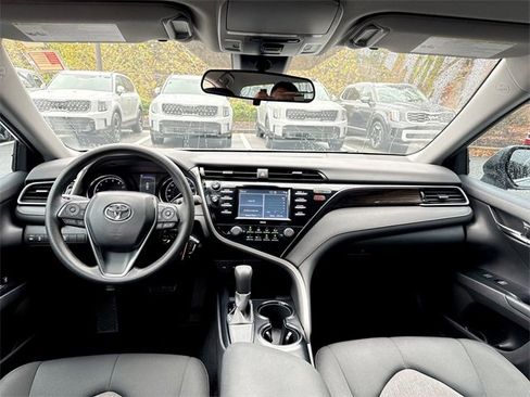 Used 2020 Toyota Camry LE image 21