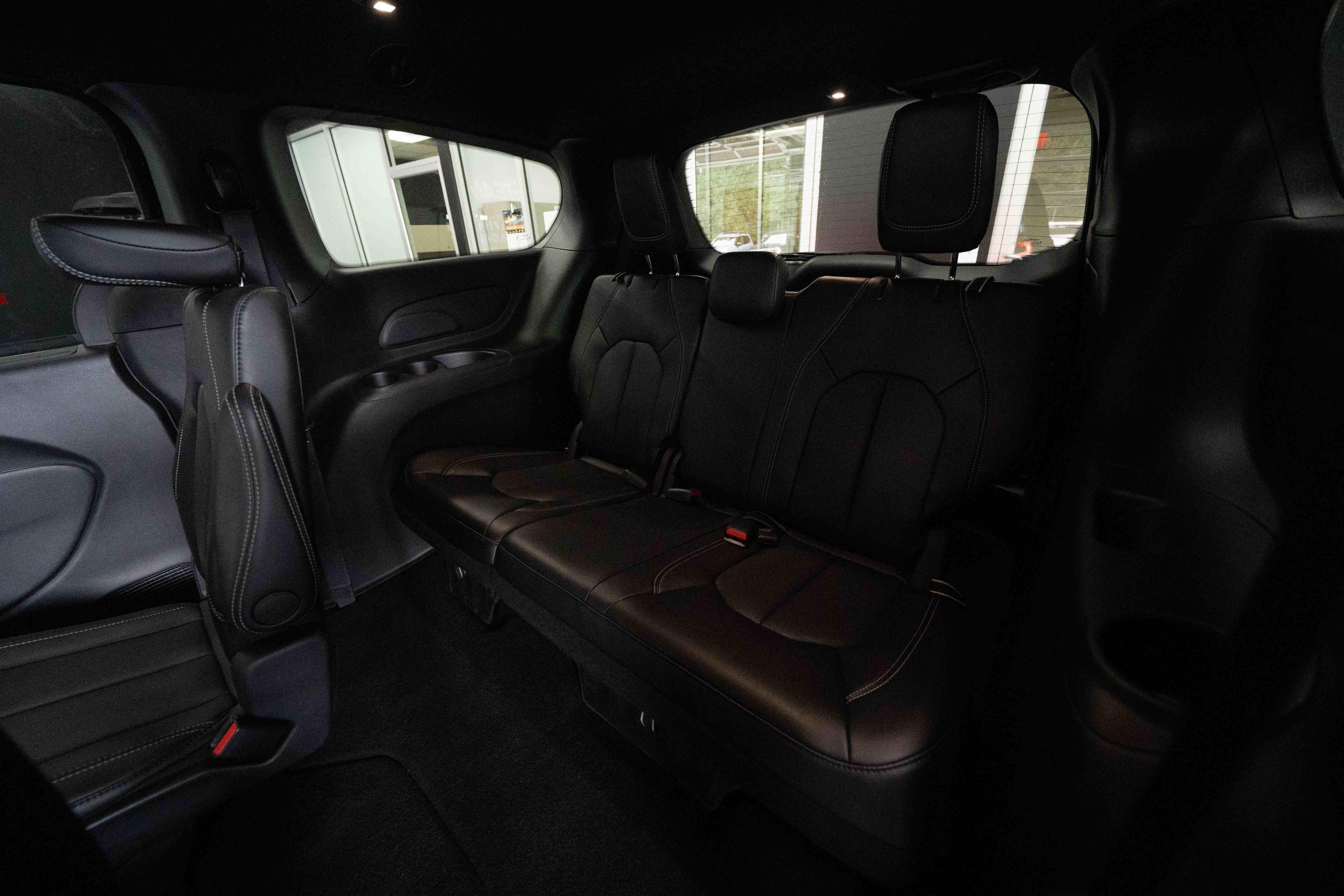 Used 2026 Chrysler Pacifica Select FWD image 24