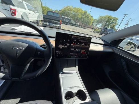Used 2023 Tesla Model Y Long Range AWD/4WD image 16