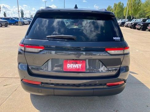 Certified 2023 Jeep Grand Cherokee Limited w/ Black Appearance Package AWD/4WD image 6