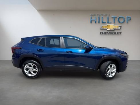 Used 2024 Chevrolet Trax LS w/ LS Convenience Package FWD image 3