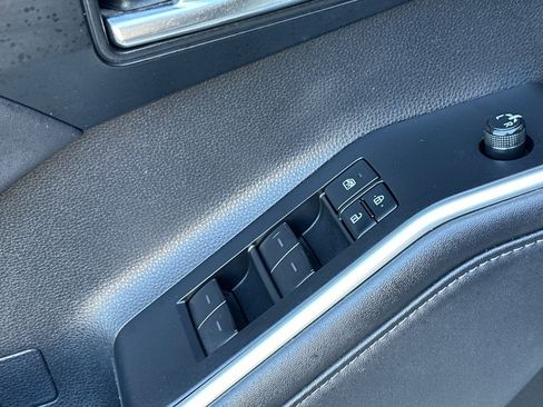 Used 2020 Toyota Highlander XLE AWD/4WD image 12