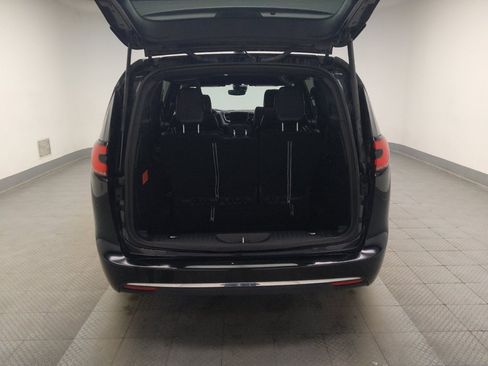 Used 2025 Chrysler Pacifica Select FWD image 29