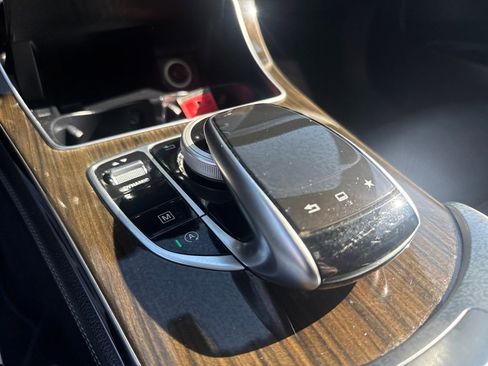 Used 2016 Mercedes-Benz GLC 300 4MATIC image 32