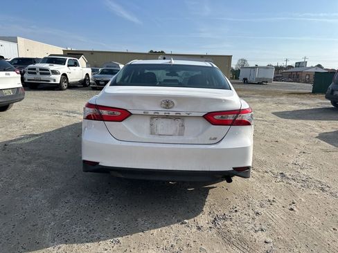 Used 2020 Toyota Camry LE image 4
