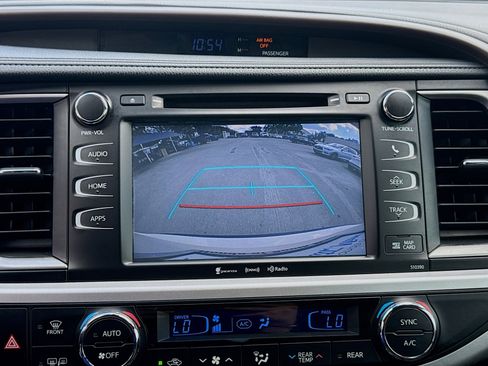 Used 2019 Toyota Highlander XLE image 14