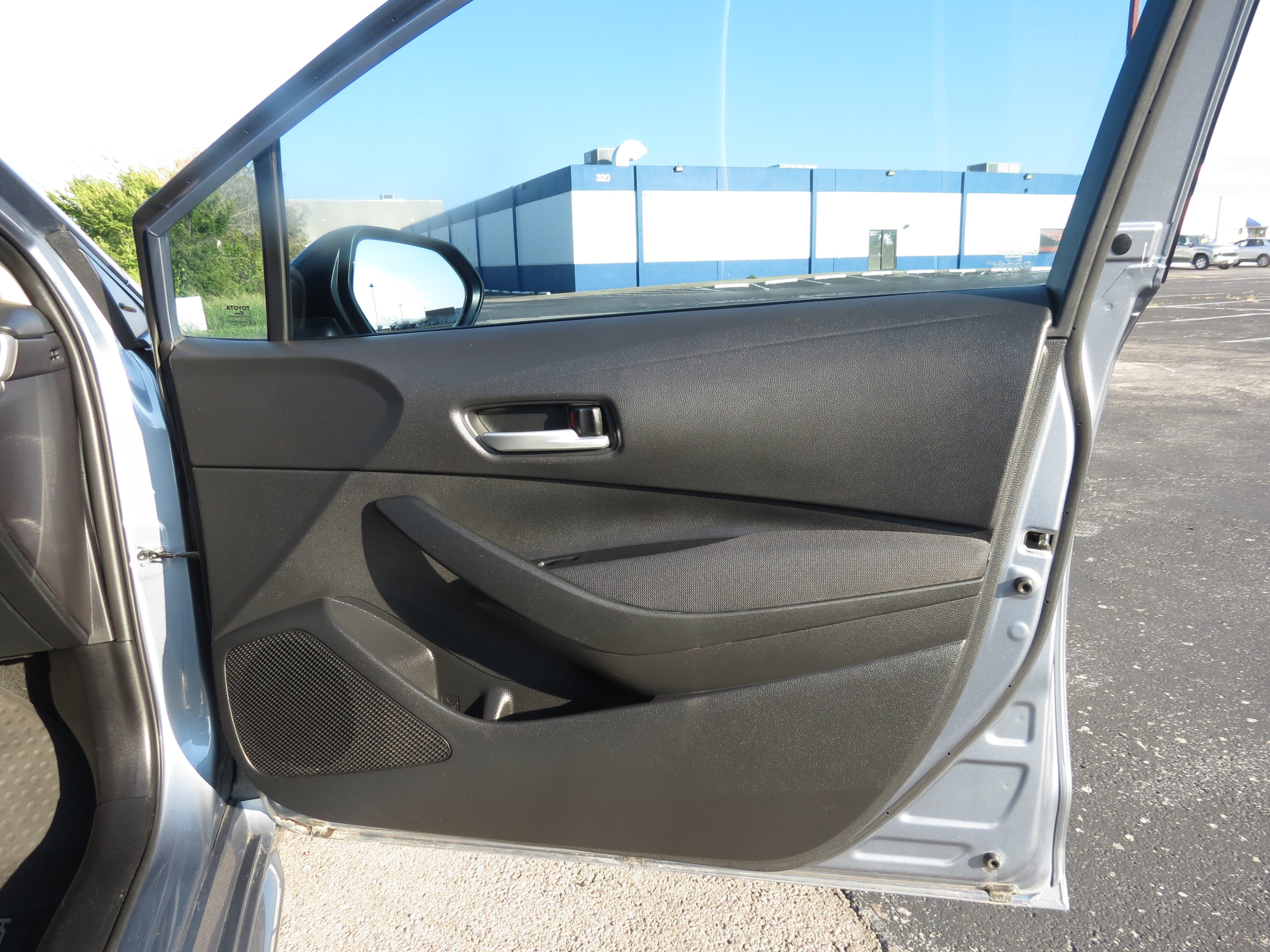 Used 2020 Toyota Corolla LE FWD image 26