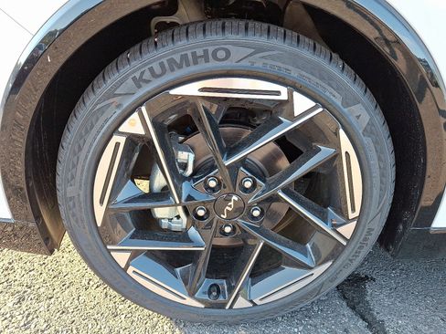 New 2025 Kia K4 GT-Line image 4