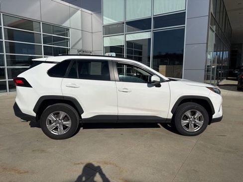 Used 2025 Toyota RAV4 XLE image 9