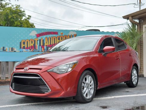 Used 2017 Toyota Yaris iA image 4