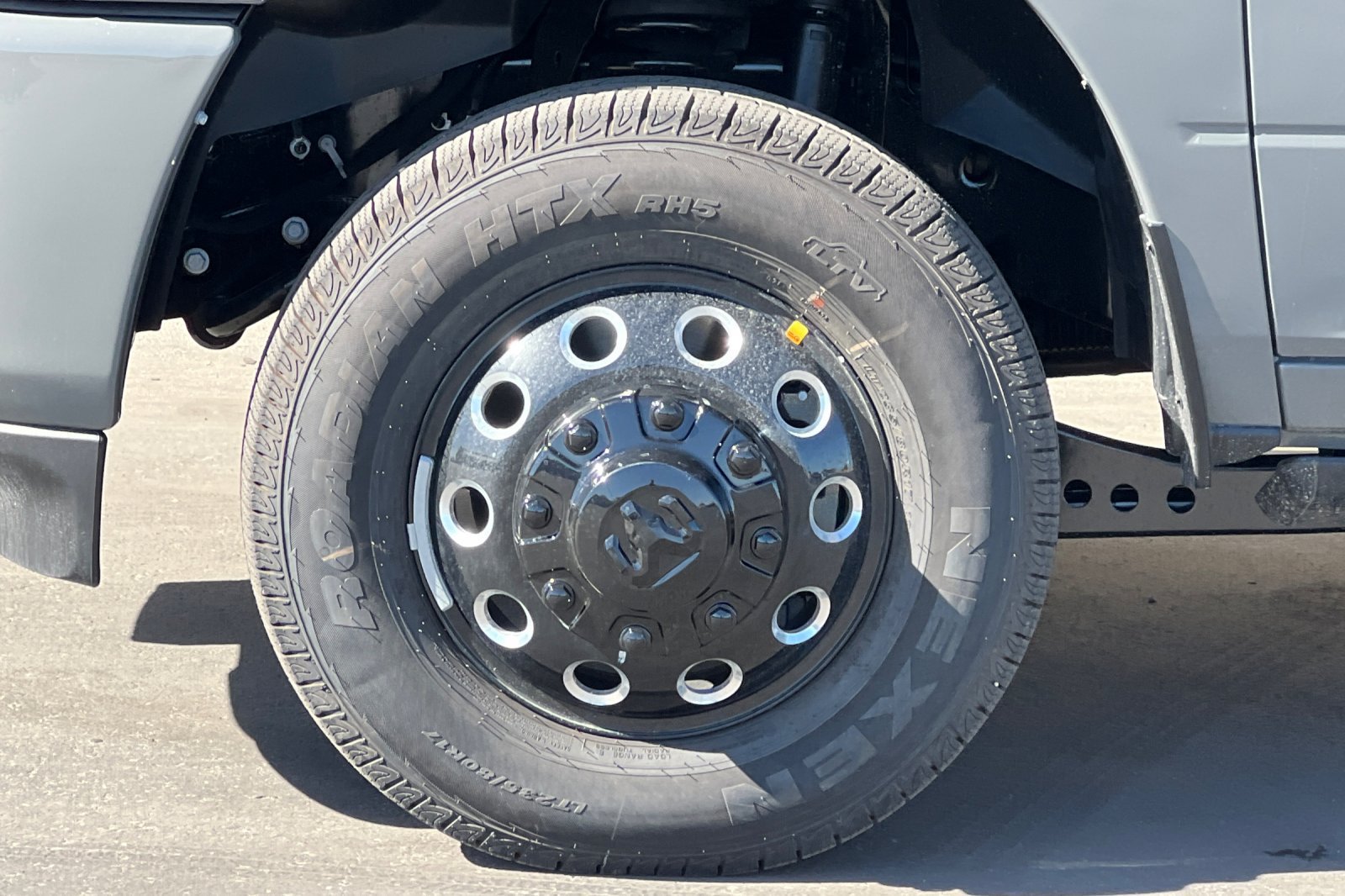 New 2026 RAM 3500 Laramie AWD/4WD image 9