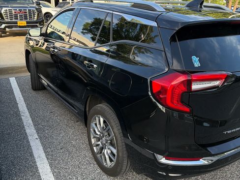 Used 2023 GMC Terrain Denali w/ Denali Premium Package AWD/4WD image 4
