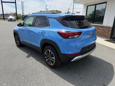 Used 2024 Chevrolet TrailBlazer LT w/ Driver Confidence Package image 5
