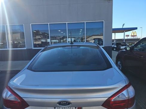 Used 2016 Ford Fiesta S image 9