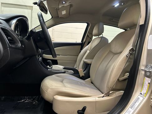Used 2014 Chrysler 200 Limited FWD image 9