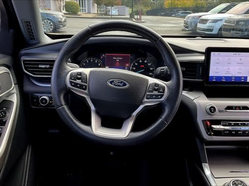 Used 2023 Ford Explorer XLT w/ Equipment Group 202A image 8