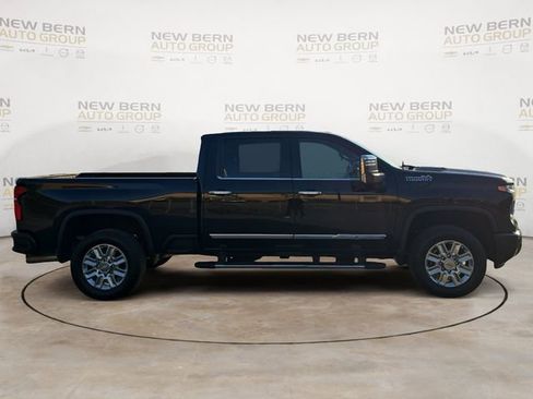 Used 2025 Chevrolet Silverado 2500 High Country w/ High Country Premium Package AWD/4WD image 6