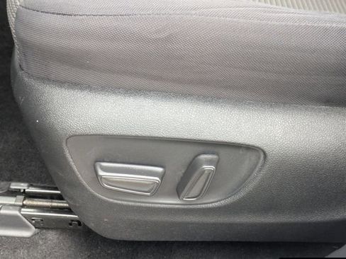 Used 2023 Toyota Highlander LE image 25