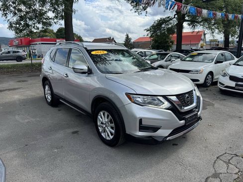 Used 2019 Nissan Rogue SV AWD/4WD image 2