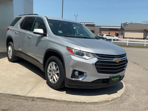 Used 2020 Chevrolet Traverse LT AWD/4WD image 3