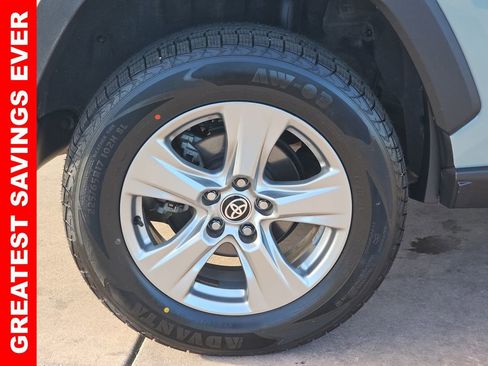 Used 2022 Toyota RAV4 XLE image 39