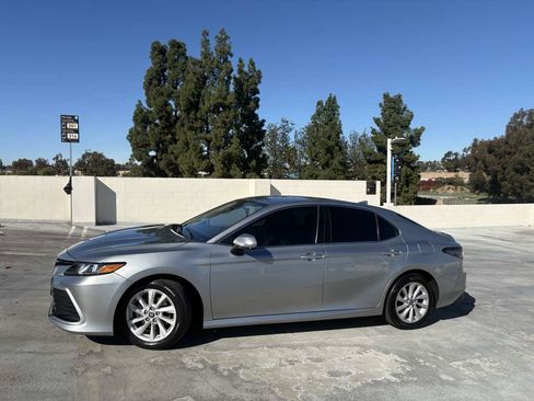 Used 2022 Toyota Camry LE image 2