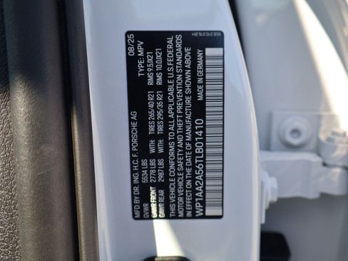 Certified 2026 Porsche Macan AWD/4WD image 27