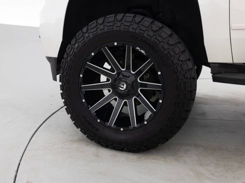 Used 2015 Chevrolet Suburban LT AWD/4WD image 17